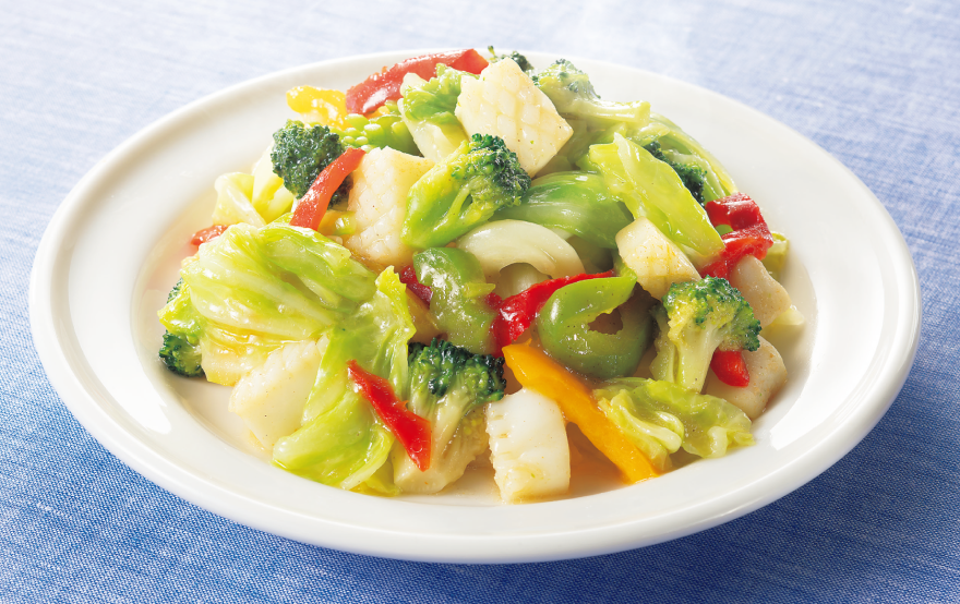 キャベツを加えておいしく！いかと彩り野菜の塩レモン炒め