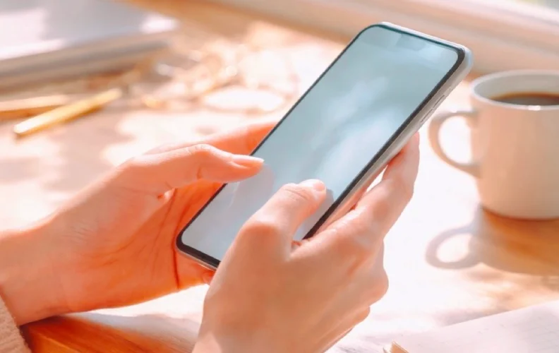 スマホで注文する様子