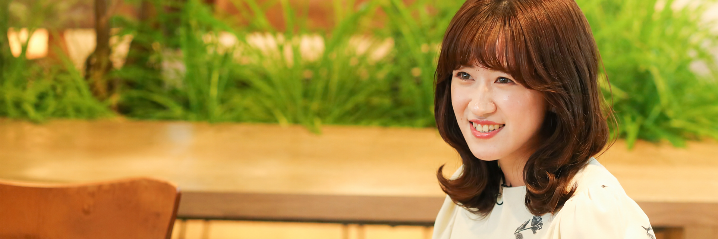 インタビューに答えるあいかさん