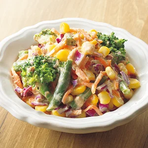 緑黄色野菜の彩りツナマヨサラダ